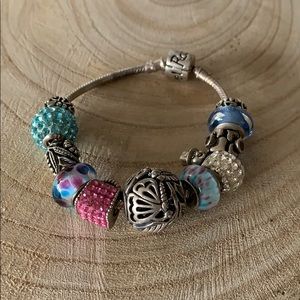 🌺Silverado - silver and glass bead bracelet- new!